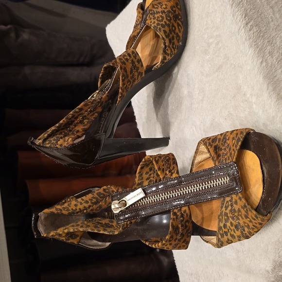 Michael Kors sandals - Picture 1 of 4